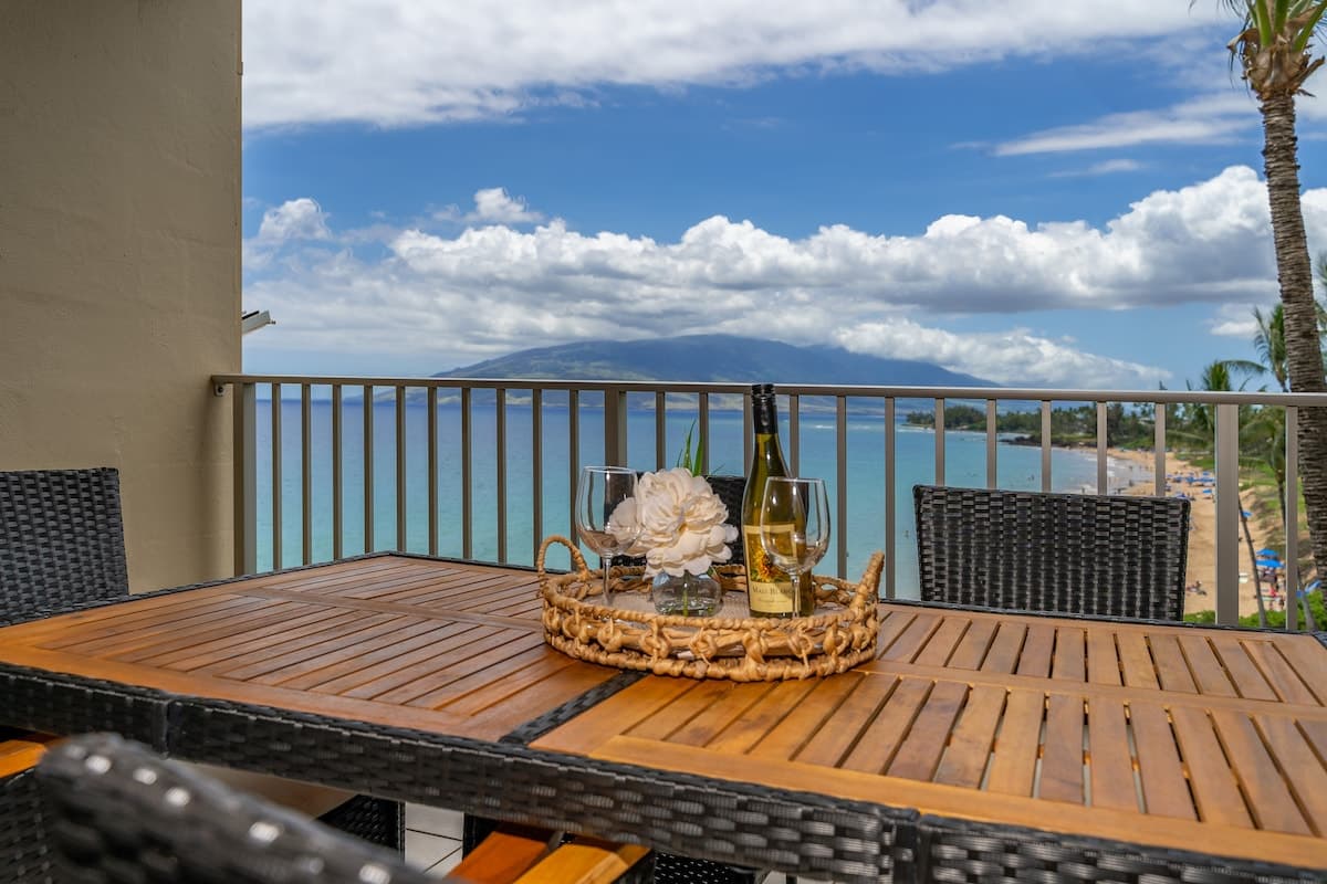 Home in Kihei · ★4.44 · 2 bedrooms · 3 beds · 2 baths - Photo 1