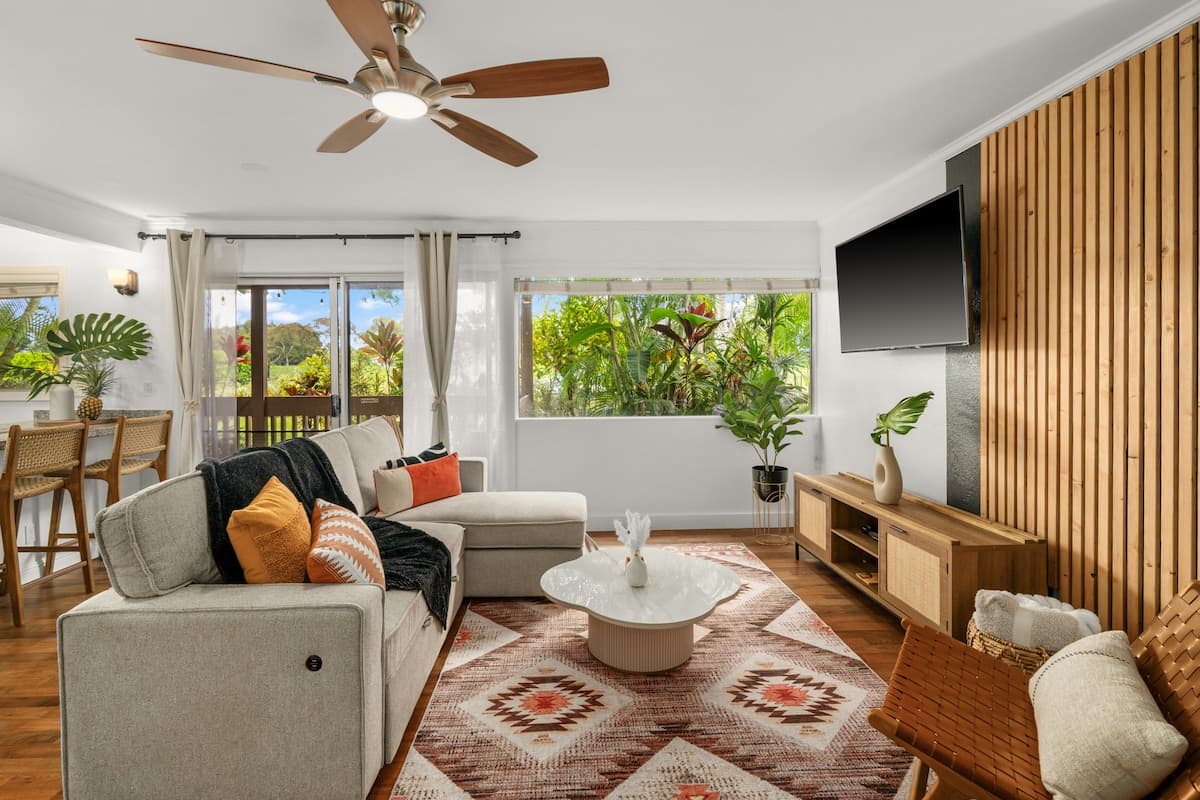 Condo in Princeville · ★4.96 · 1 bedroom · 2 beds · 1 private bath - Photo 3
