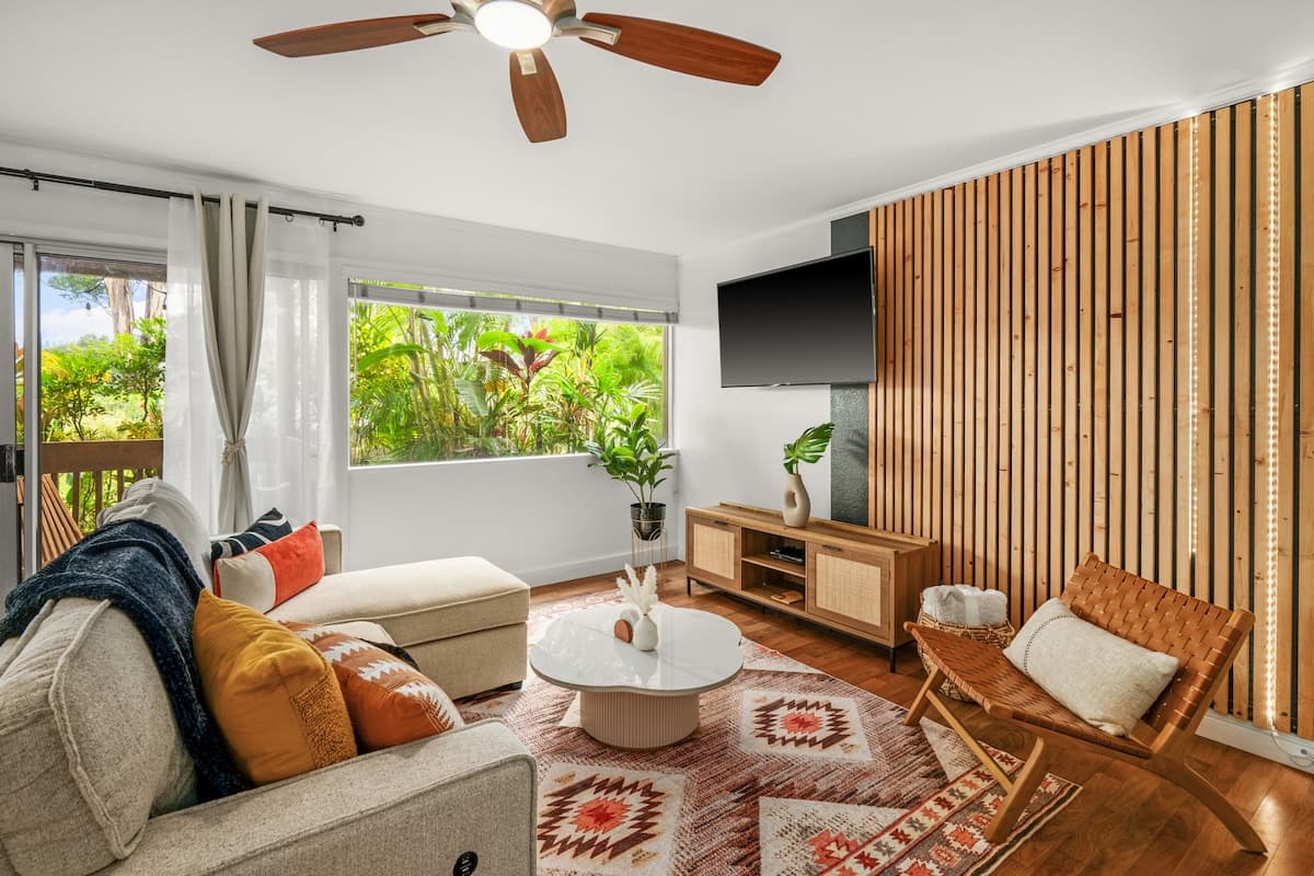 Condo in Princeville · ★4.96 · 1 bedroom · 2 beds · 1 private bath - Photo 2