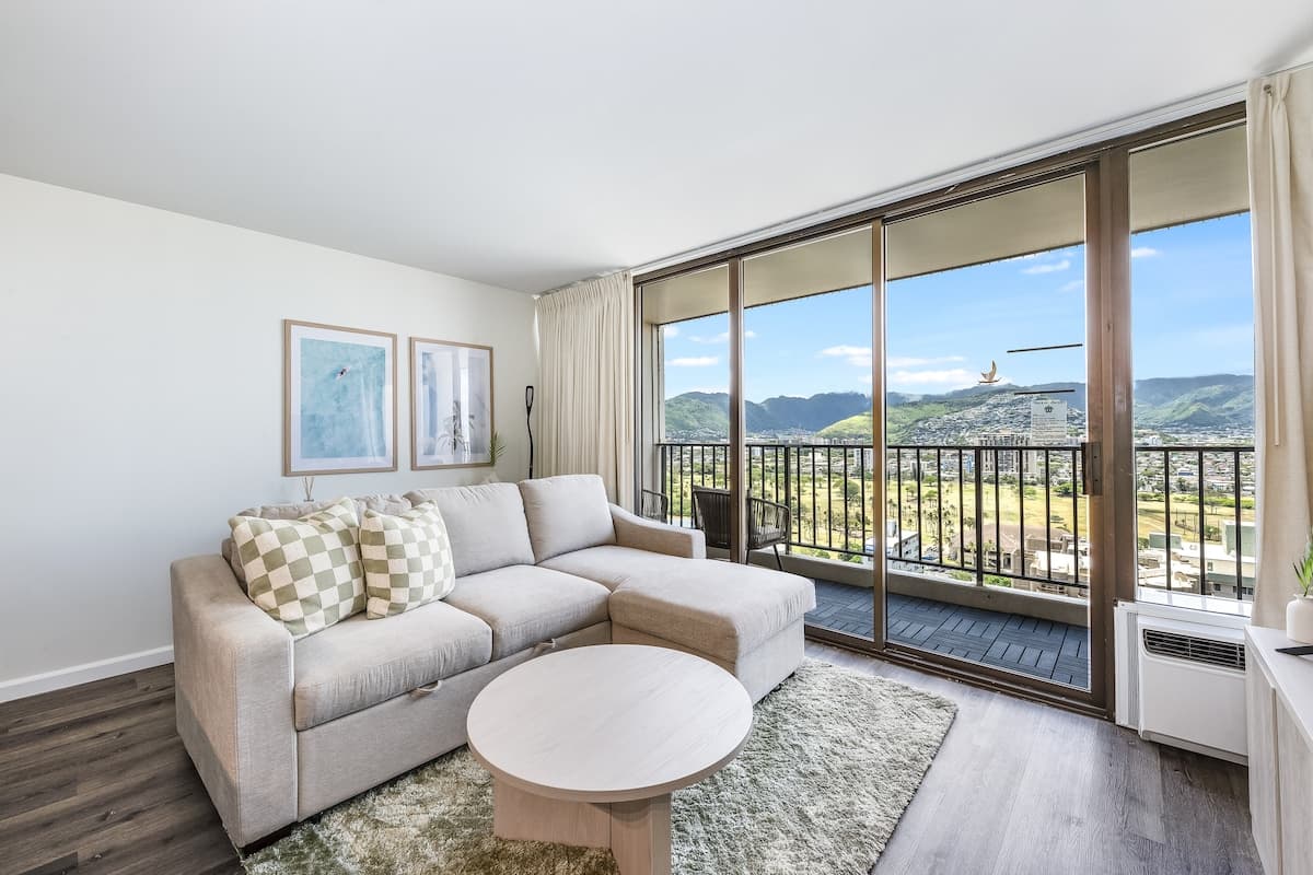 Waikiki Banyan: Green Palms Room 1BR/ Free Parking - Photo 5