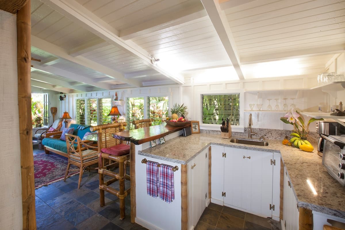 Home in Kilauea · ★5.0 · 1 bedroom · 1 bed · 1 bath - Photo 2