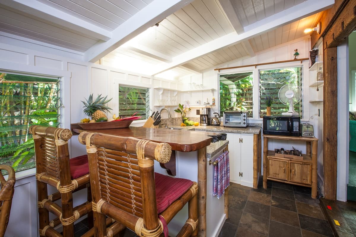 Home in Kilauea · ★5.0 · 1 bedroom · 1 bed · 1 bath - Photo 3