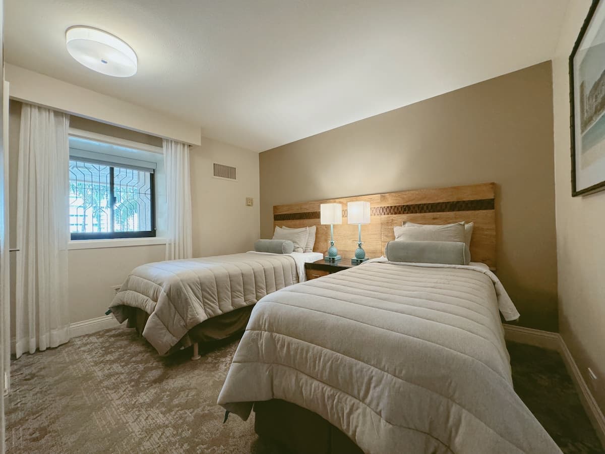 Waikiki Luxury Oceanfront 2BR/2BTH w/ Parking~ - Photo 3