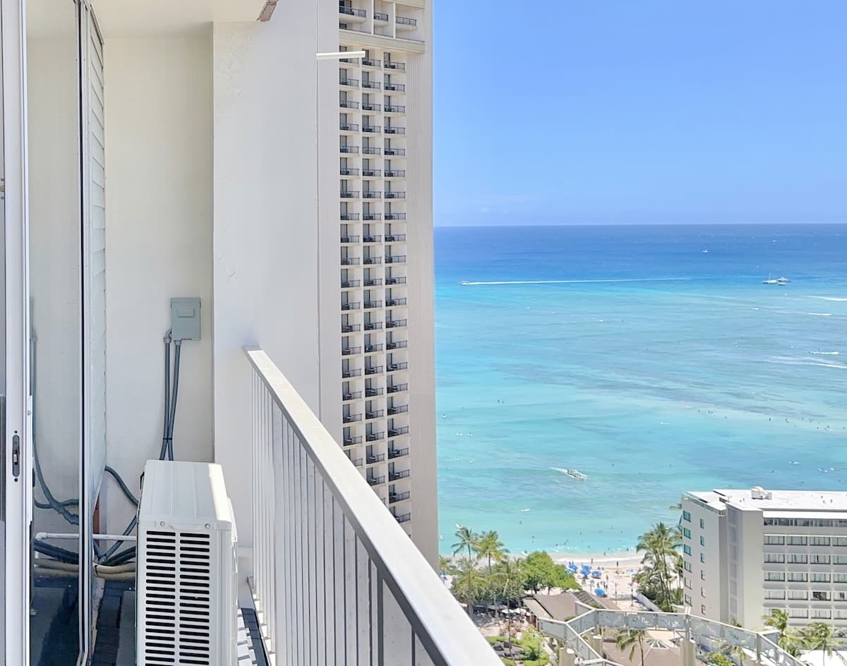 Penthouse Upscale Oceanview King Studio Near Beach - Photo 5