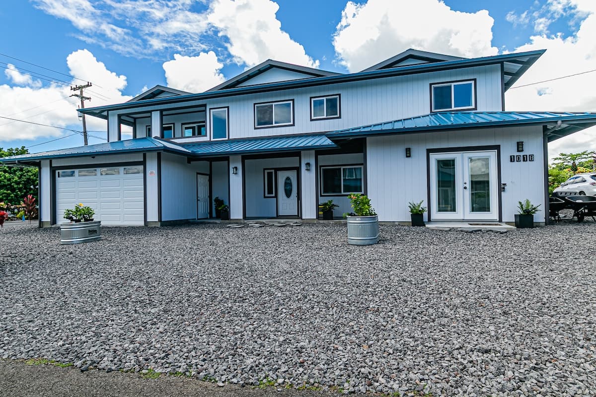 Home in Hilo · ★5.0 · 5 bedrooms · 6 beds · 4 shared baths - Photo 1