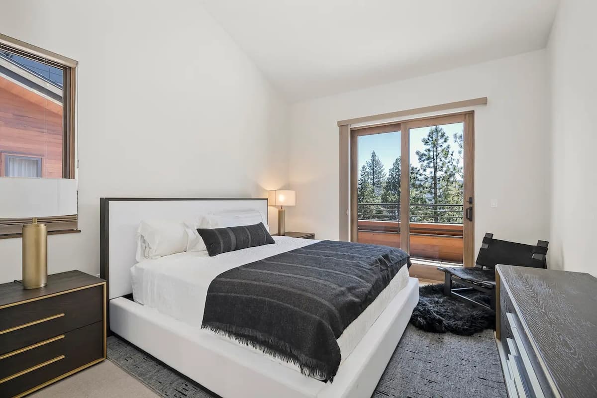 Home in Crystal Bay · ★4.9 · 2 bedrooms · 2 beds · 2.5 private baths - Photo 4