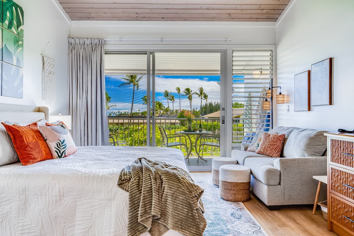 Condo in Lahaina · ★4.98 · Studio · 1 bed · 1 bath - Photo 2