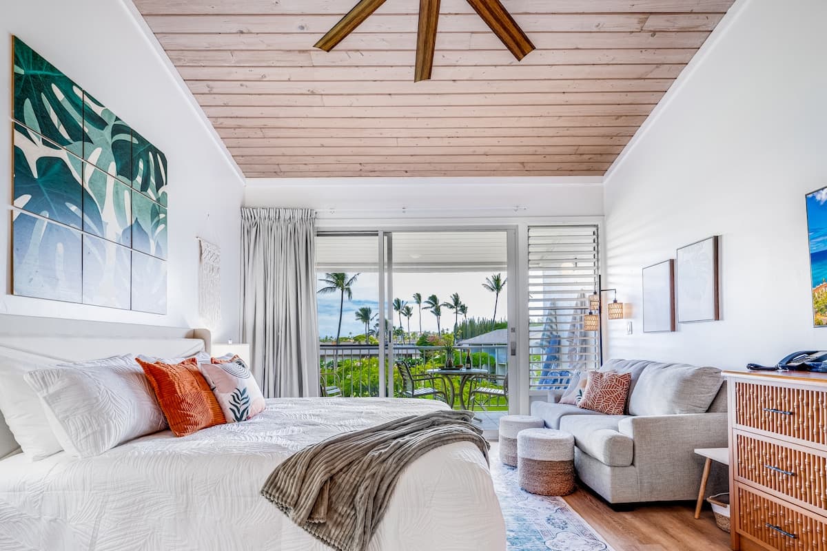 Condo in Lahaina · ★4.98 · Studio · 1 bed · 1 bath - Photo 3