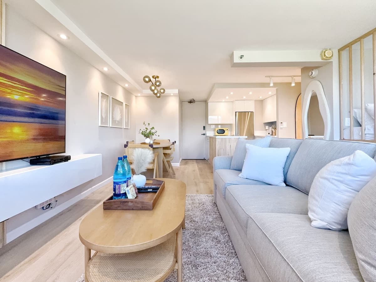 35FL-Upscale Fully Remodeled 1BR-Waikiki Beach~ - Photo 3