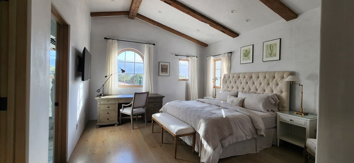1920s Hollywood Villa on 4-Acre Oak Estate - Photo 2