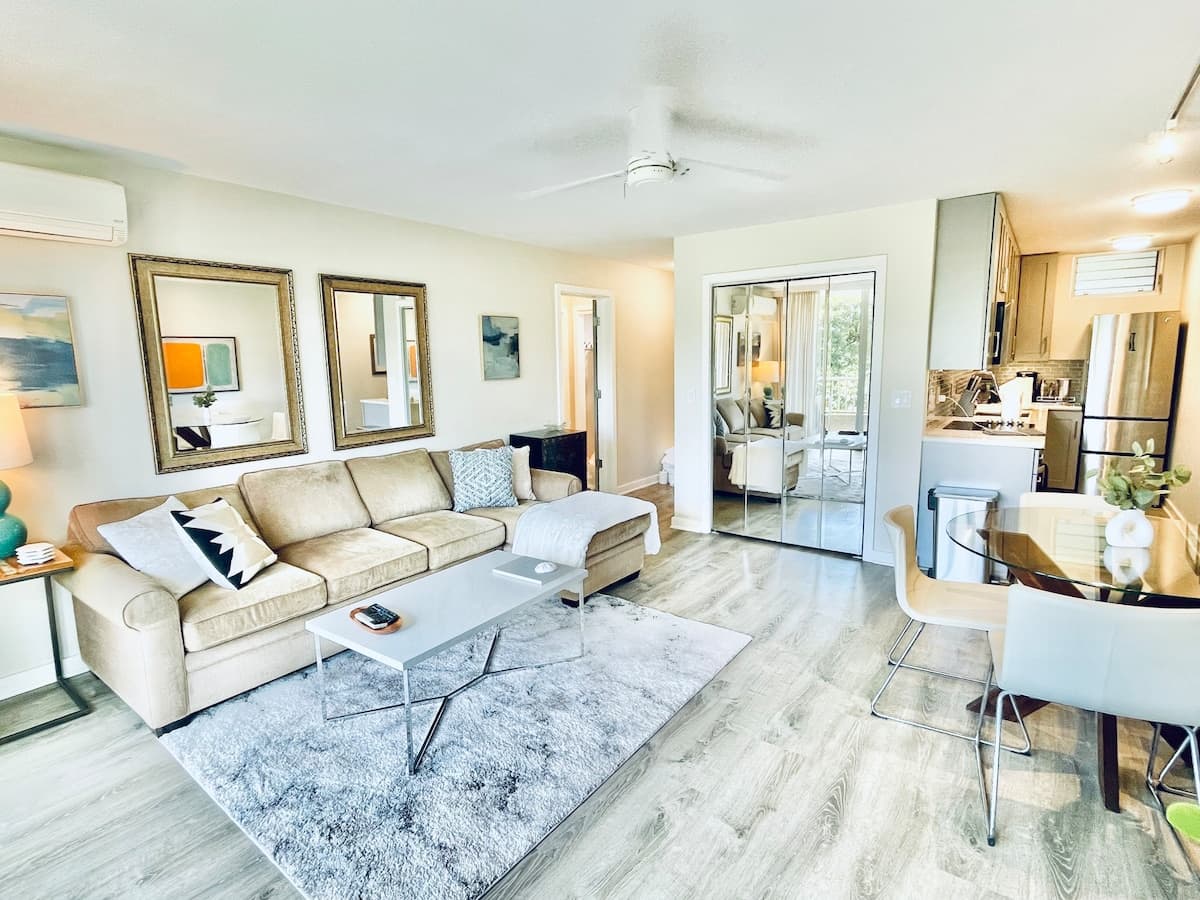 High-end, On Beach, View Balcony, with Pool & BBQ! - Photo 2