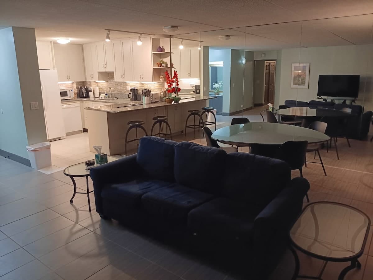 Waikiki District - Penthouse! - Photo 5
