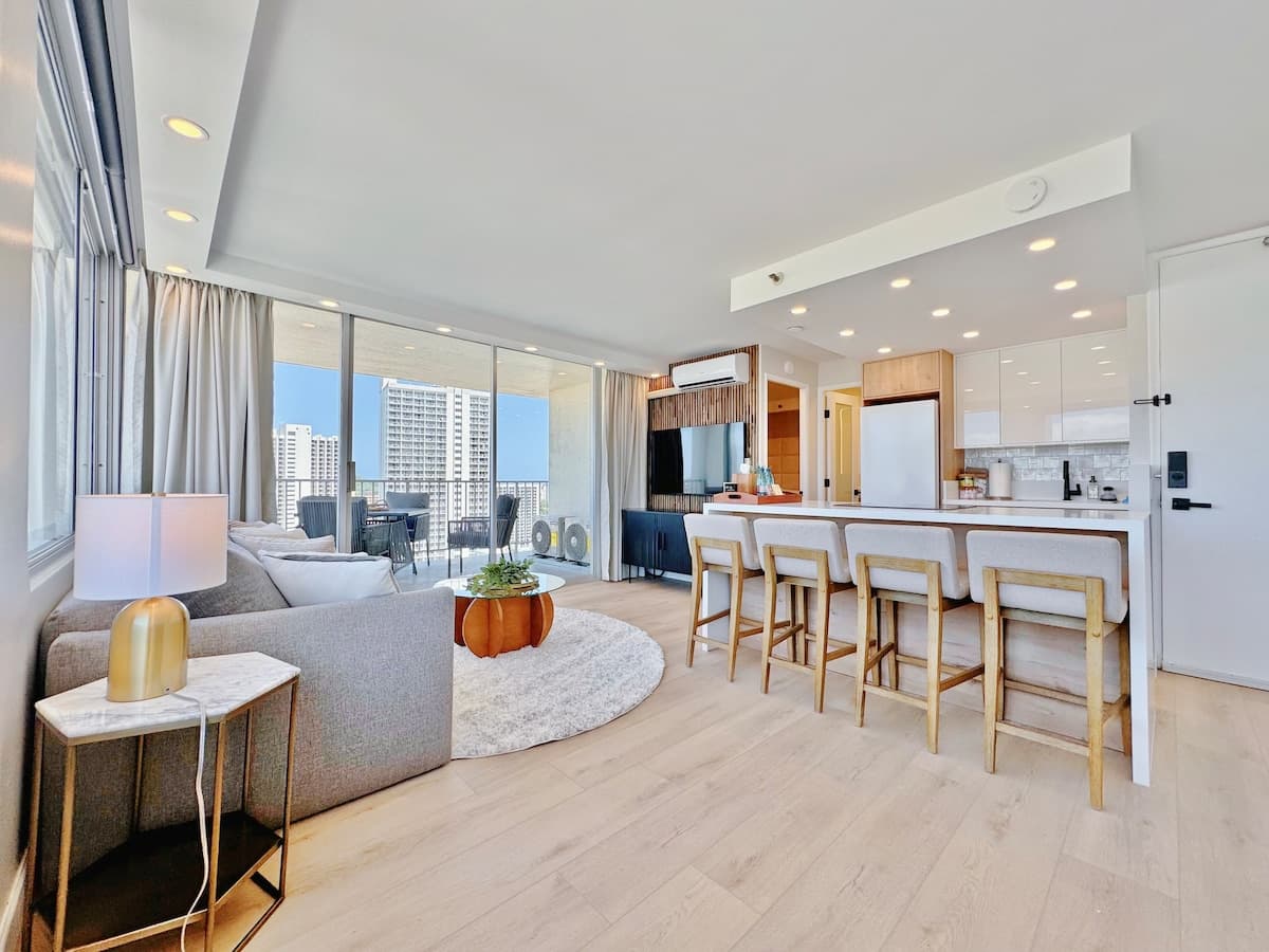 28F-Upscale Ocean View 1BR-3min Walk to Beach! - Photo 2