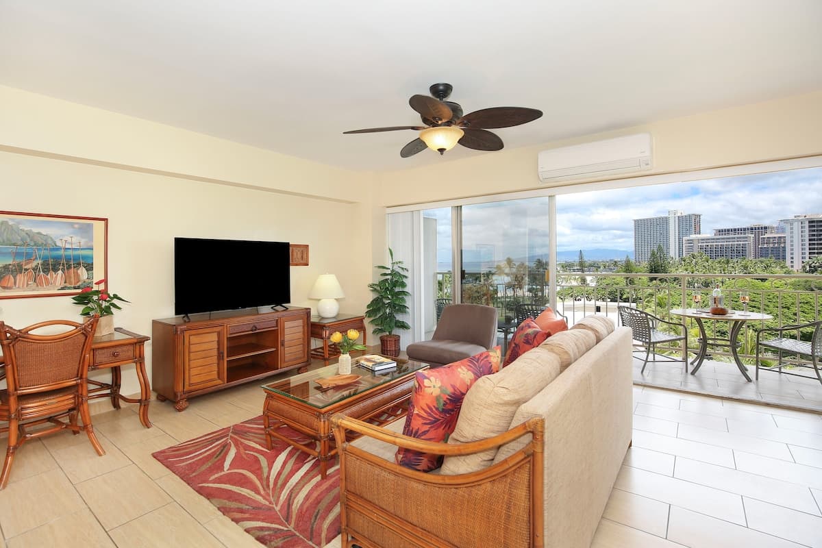 Condo in Honolulu · ★5.0 · 1 bedroom · 2 beds · 1 private bath - Photo 4