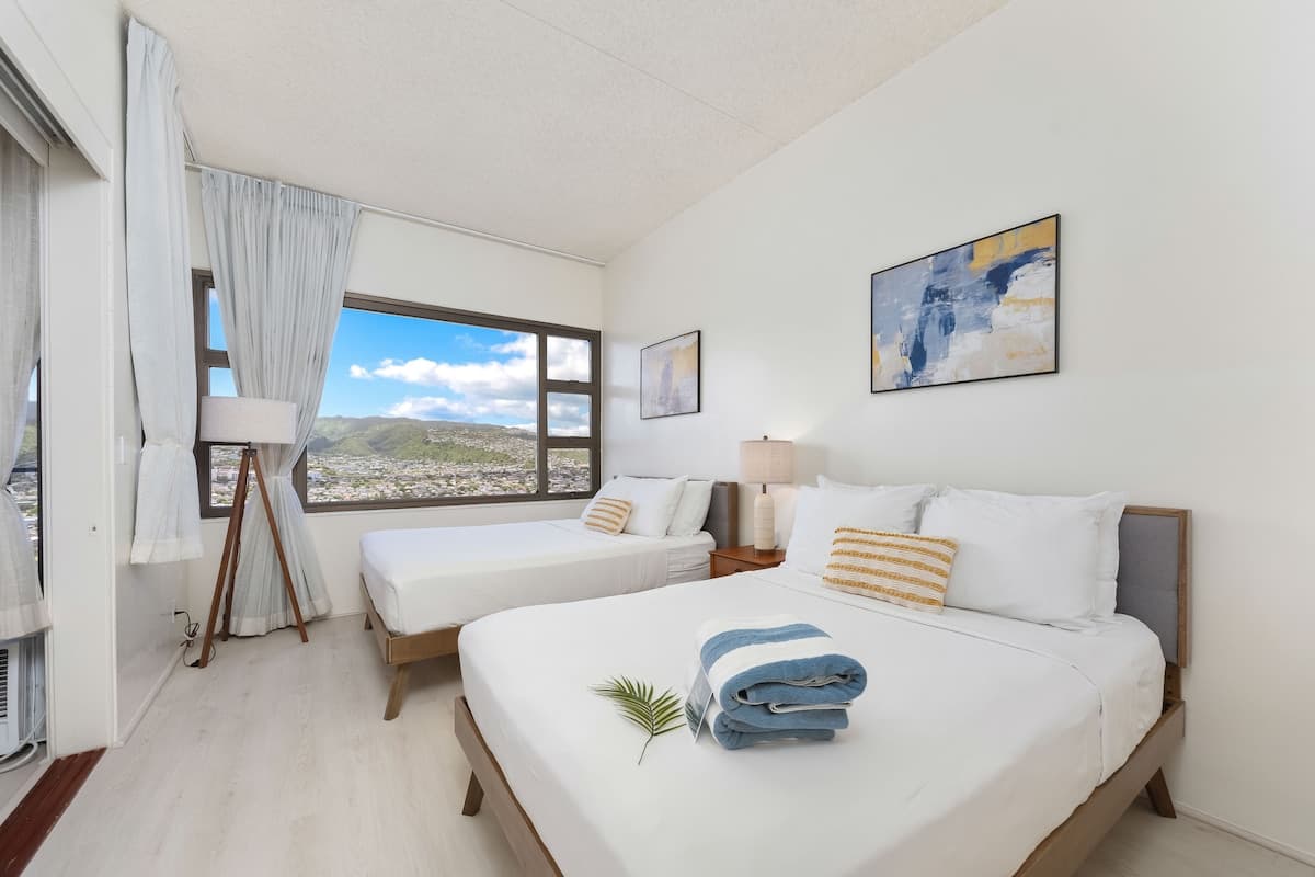 Condo in Honolulu · ★4.88 · 1 bedroom · 3 beds · 1 private bath - Photo 1