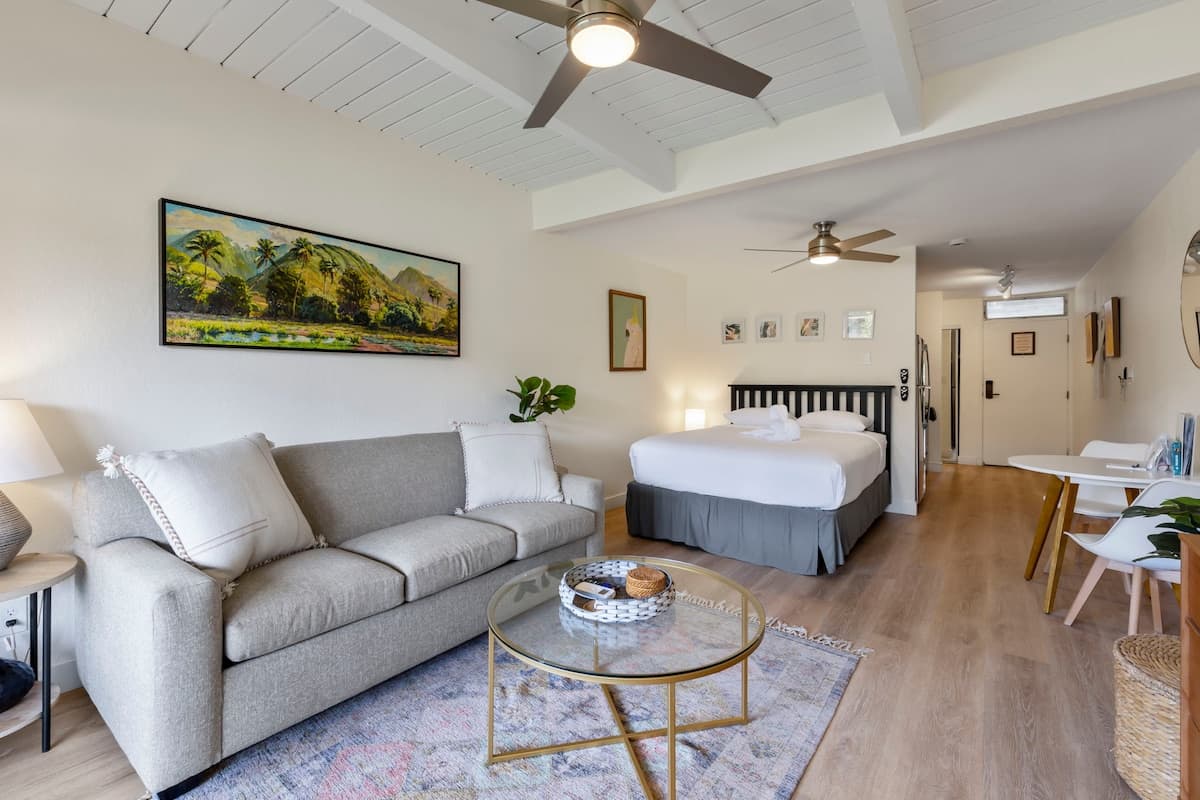 Condo in Kihei · ★4.75 · Studio · 2 beds · 1 private bath - Photo 3