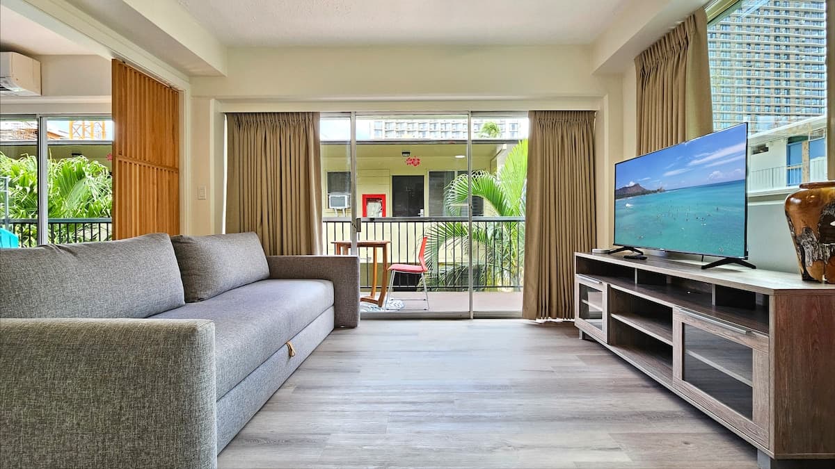 2412 PE St 305 Queen Bed, Futon, Kitchen Lanai - Photo 4