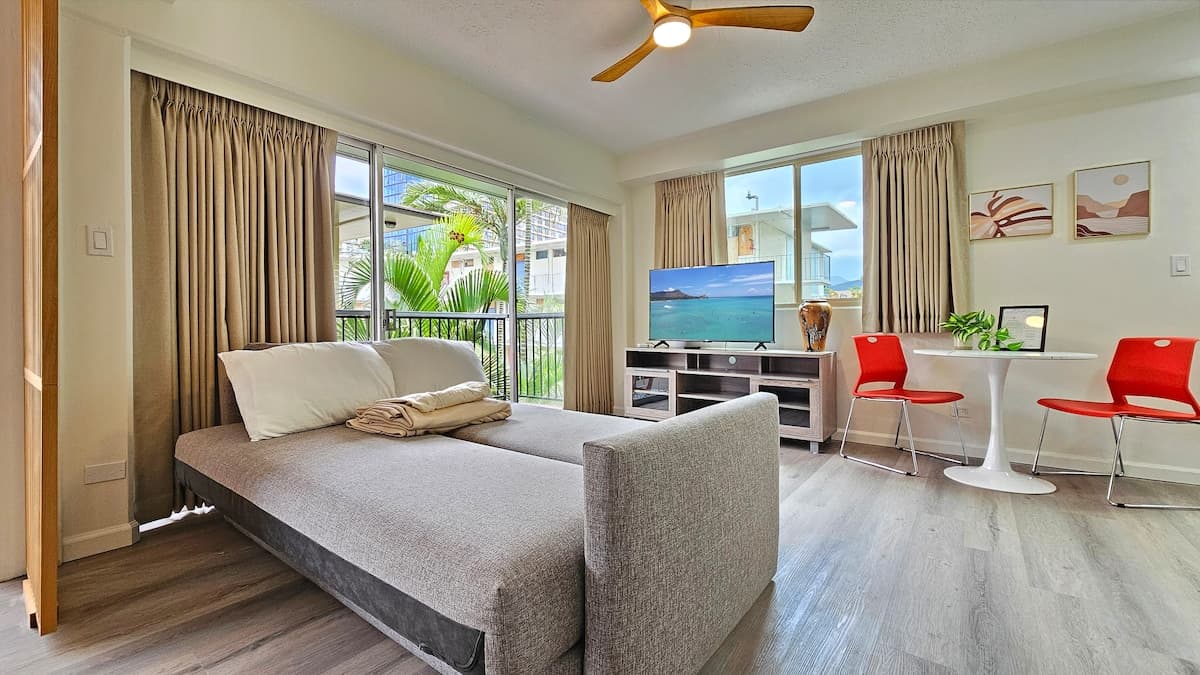 2412 PE St 305 Queen Bed, Futon, Kitchen Lanai - Photo 2