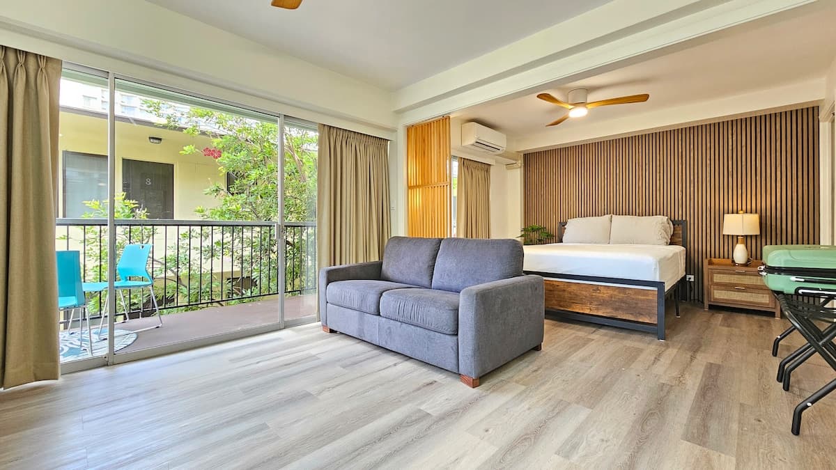 2412 PE St 301 Modern Design with Sleeper Sofa - Photo 5