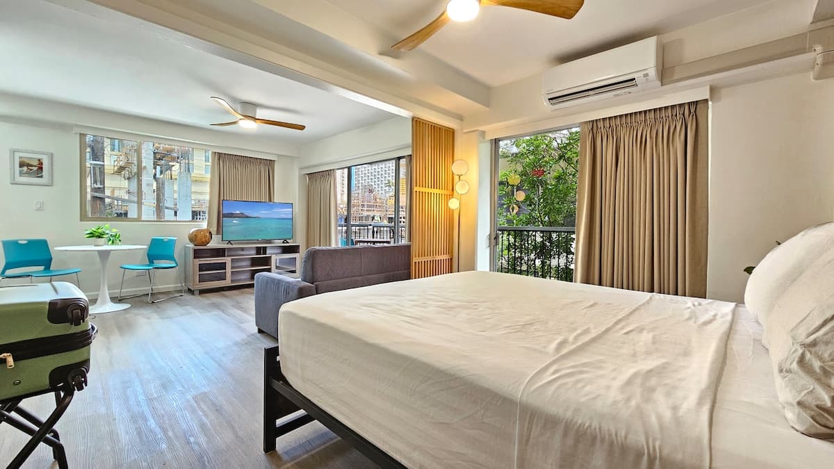 2412 PE St 301 Modern Design with Sleeper Sofa - Photo 3