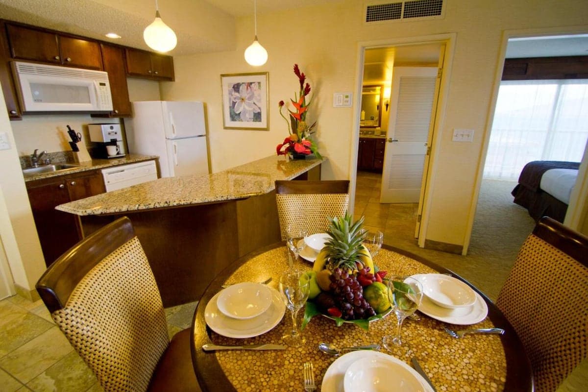 Condo in Lahaina · ★4.67 · 1 bedroom · 2 beds · 1 bath - Photo 5