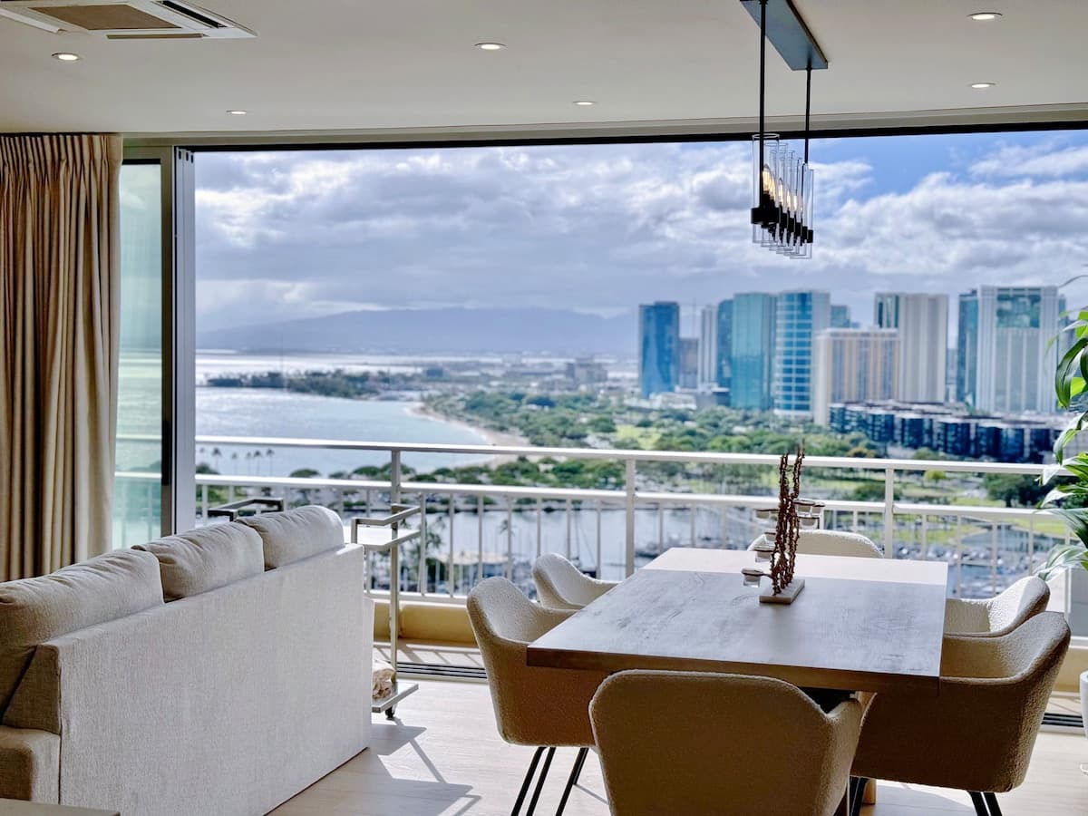 Ilikai Penthouse-Luxury Oceanview 2BR/2BTH/Parking - Photo 3