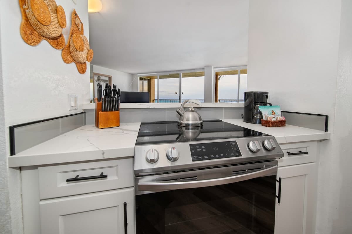 Royal Kahana Maui Unit 410 Oceanfront 2B/2.5B - Photo 4