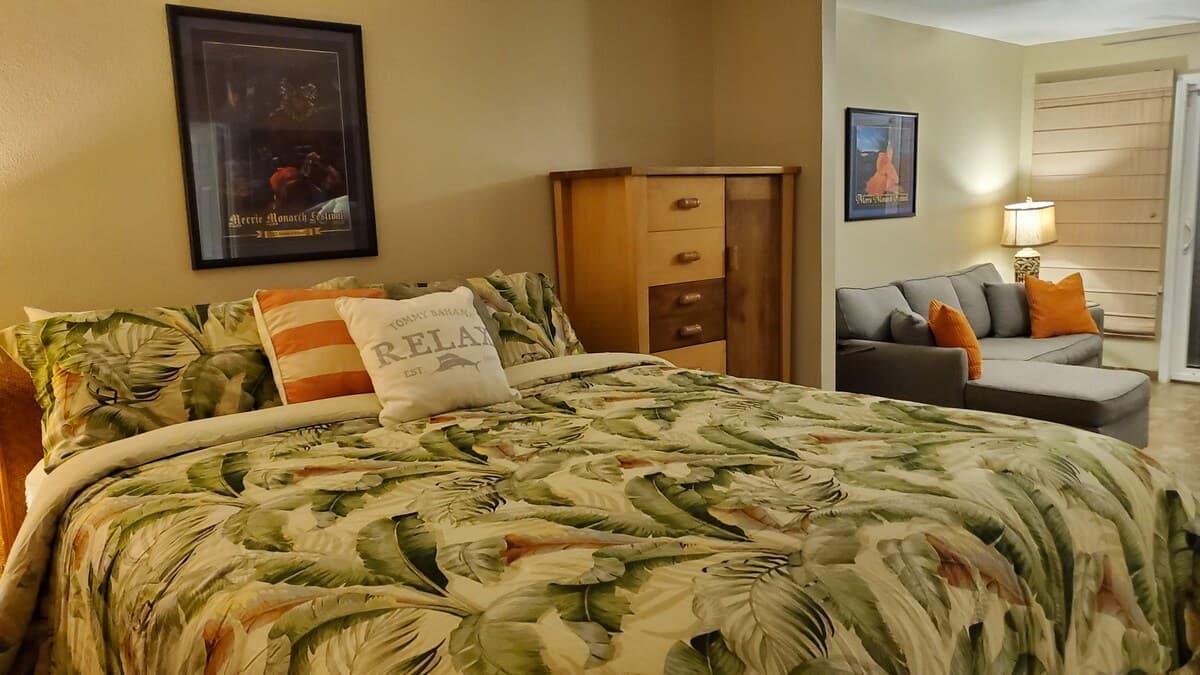 Condo in Kailua-Kona · ★4.94 · Studio · 2 beds · 1 private bath - Photo 4