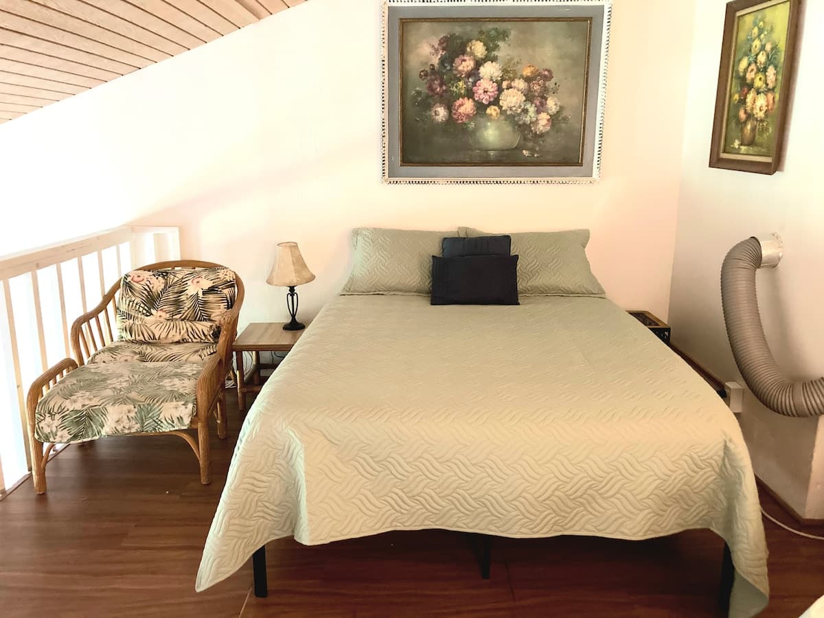 Condo in Kahuku · ★4.54 · 2 bedrooms · 4 beds · 1.5 private baths - Photo 1