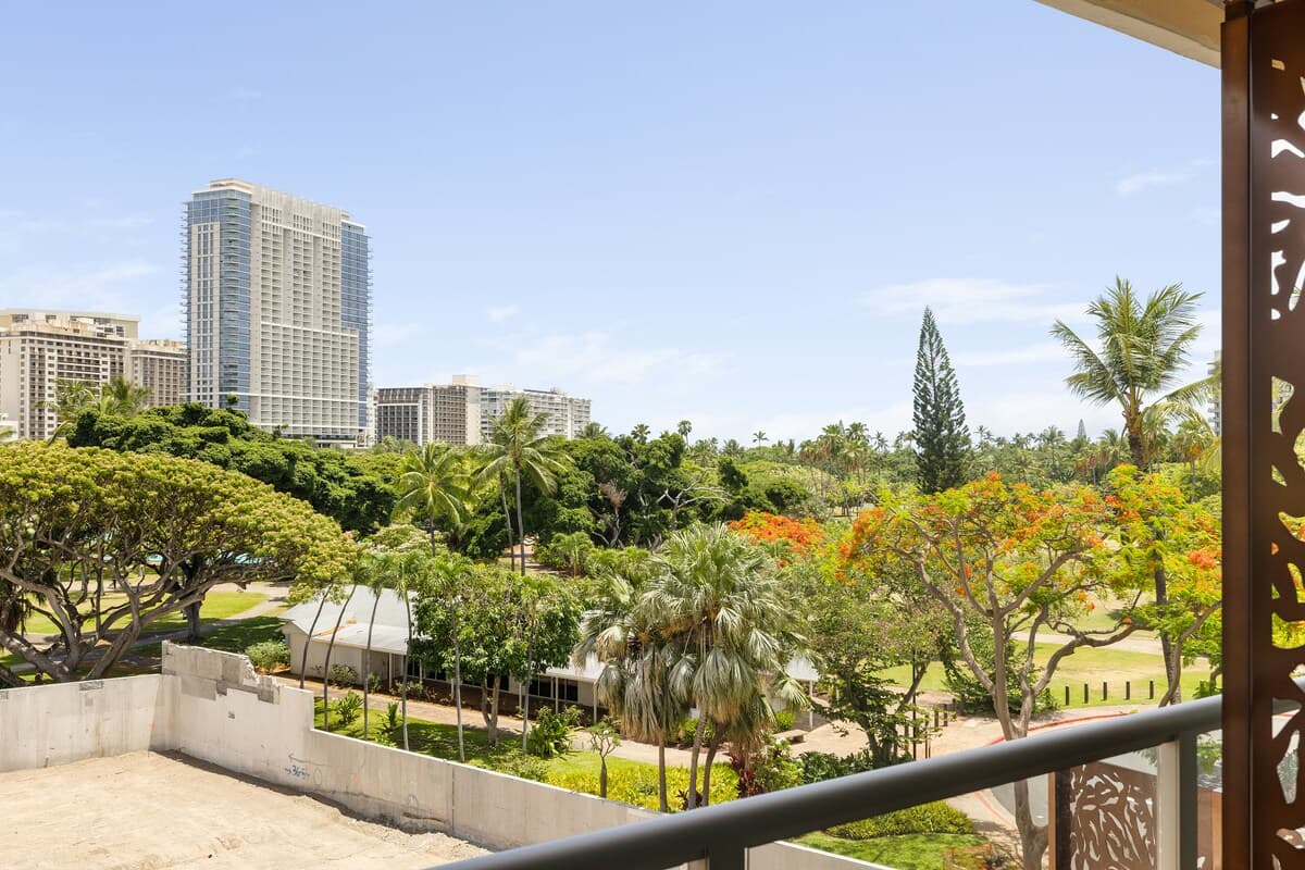 Boutique-Style Comfort at Luana Waikiki - Photo 4