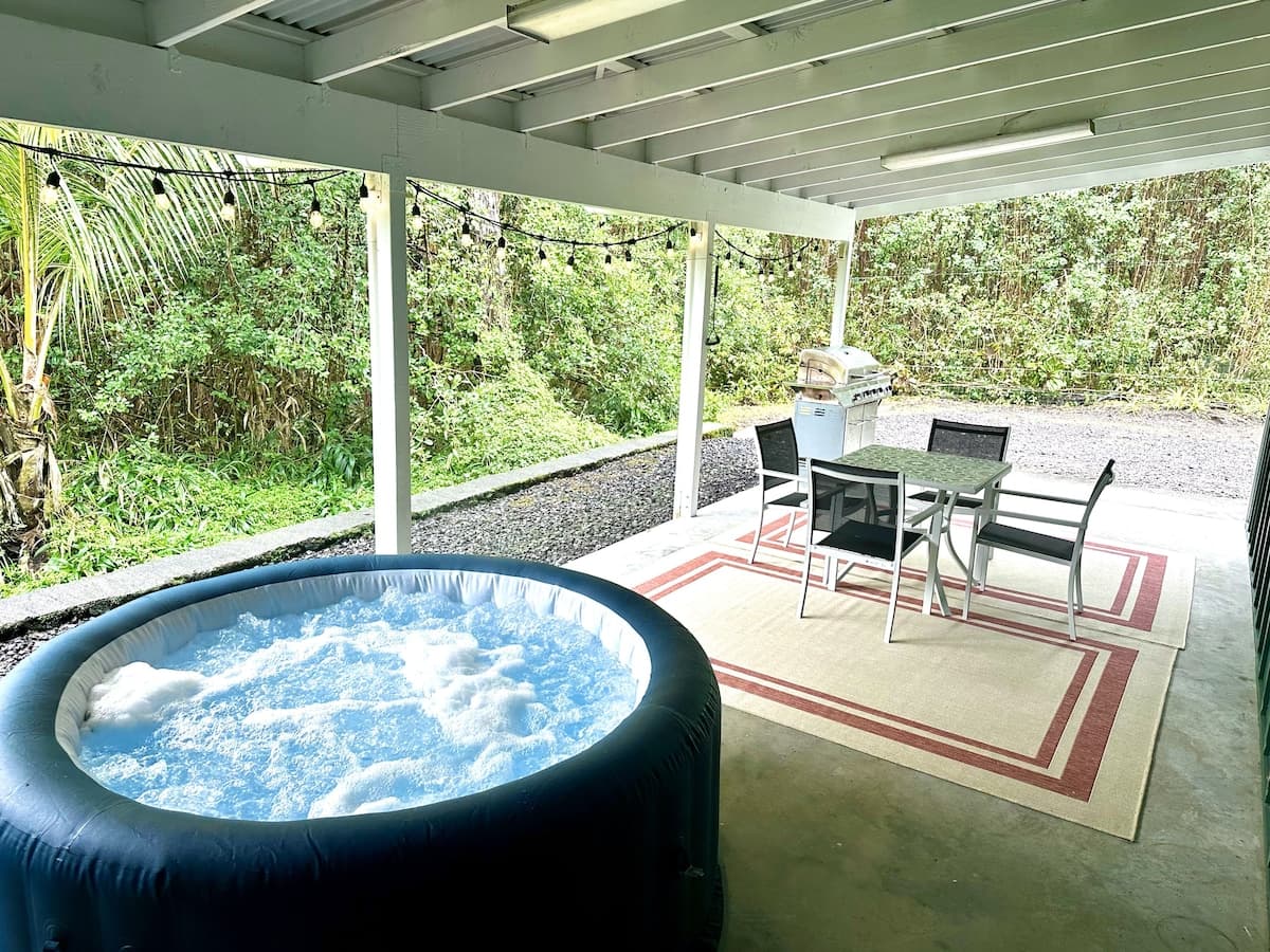 Home in Keaau · ★4.91 · 2 bedrooms · 2 beds · 2 private baths - Photo 4