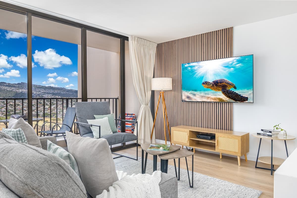Condo in Honolulu · ★4.86 · 1 bedroom · 2 beds · 1 private bath - Photo 4