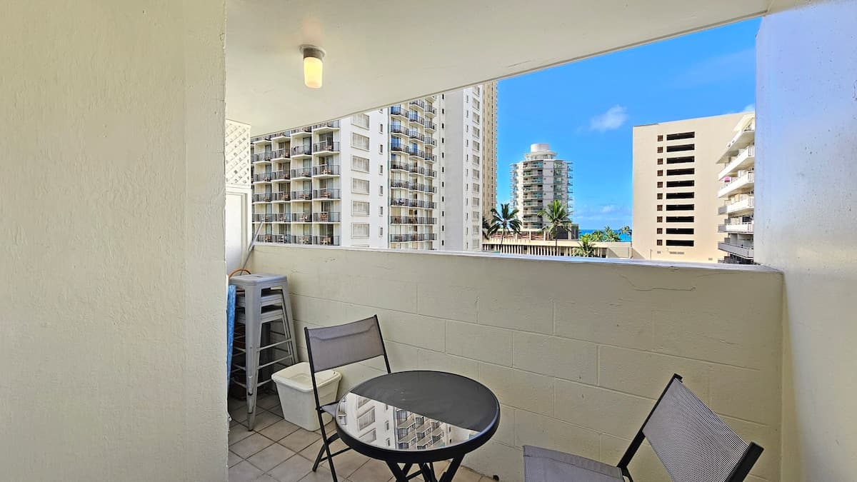 Paradise 2 Blocks to Beach by Aloha-Waikiki 7 - Photo 4