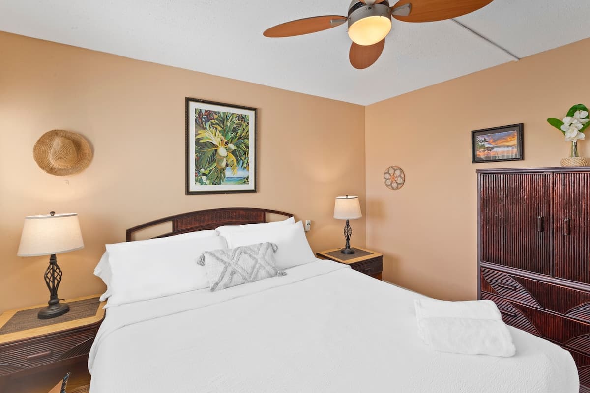 Condo in Kihei · ★4.95 · 1 bedroom · 2 beds · 1 shared bath - Photo 2