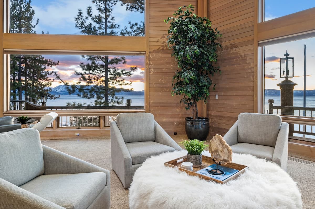 Home in Glenbrook · ★4.75 · 4 bedrooms · 6 beds · 5.5 private baths - Photo 2