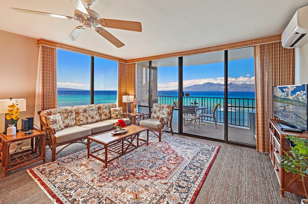 Condo in Lahaina · ★4.93 · 1 bedroom · 2 beds · 1 bath - Photo 1