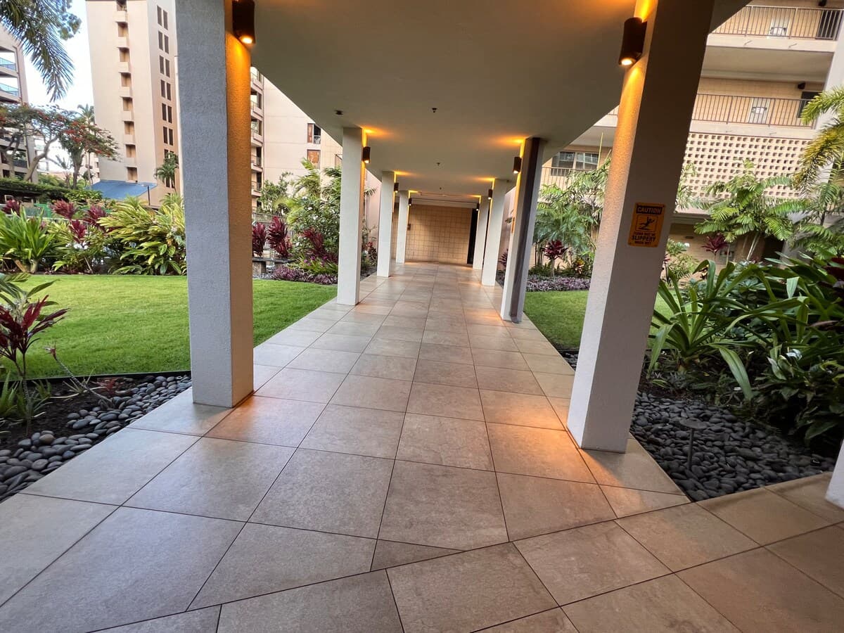 Condo in Lahaina · ★4.93 · 1 bedroom · 2 beds · 1 bath - Photo 4