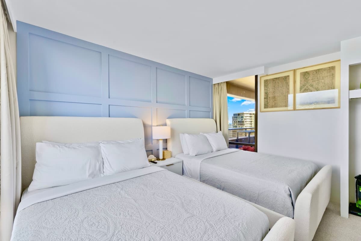 16F-Grand Diamond Head View-2BR-Waikiki w/Parking! - Photo 1