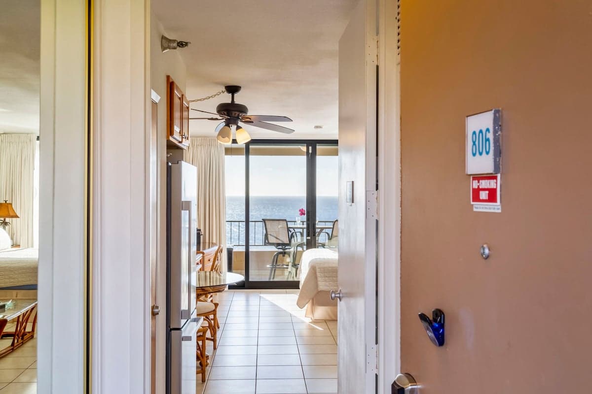 Oceanfront King Bed Renovated Maui Kai Condo MK806 - Photo 4