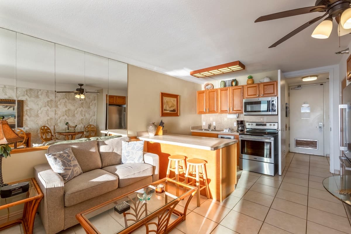 Oceanfront King Bed Renovated Maui Kai Condo MK806 - Photo 5
