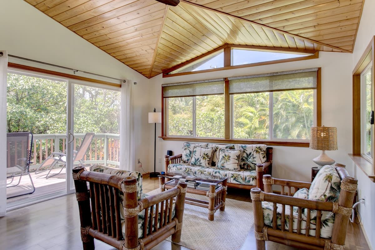 Home in Pahoa · ★4.86 · 1 bedroom · 1 bed · 1 bath - Photo 2