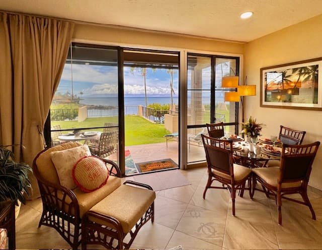 Townhouse in Lahaina · ★5.0 · 1 bedroom · 2 beds · 1 bath - Photo 2