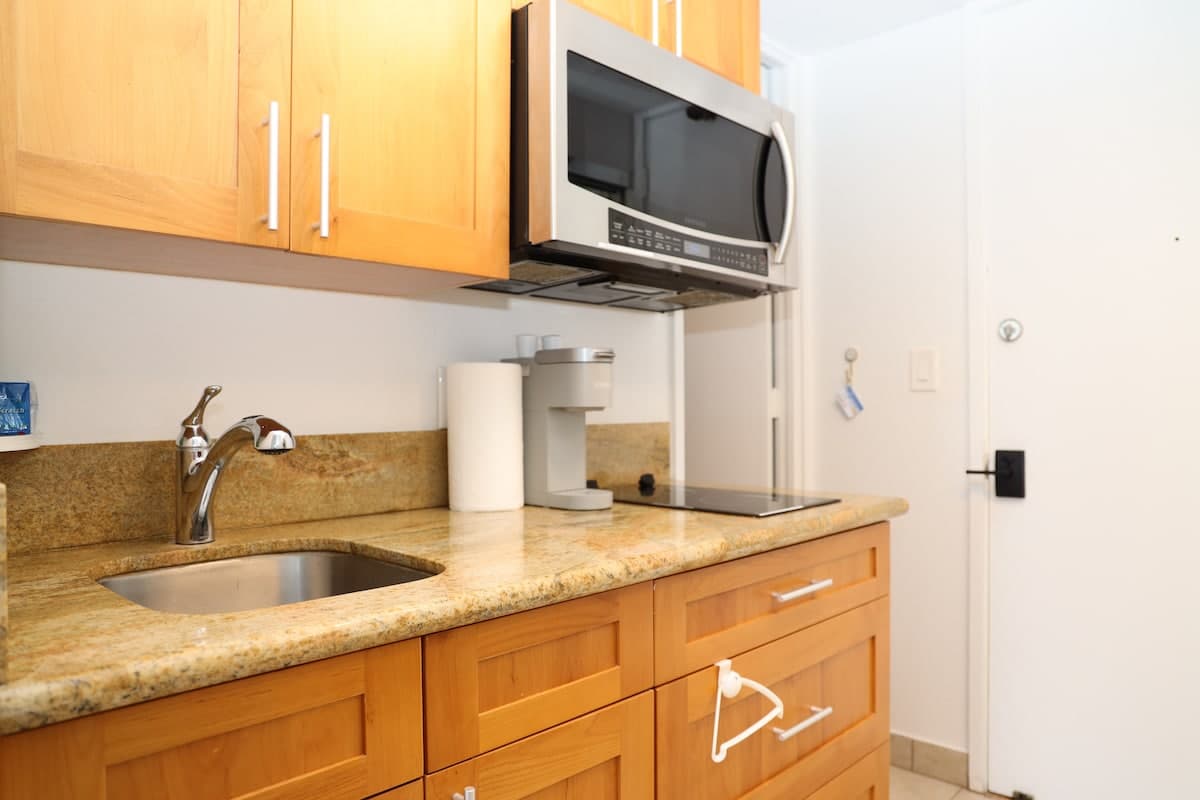 Bright Studio in Waikiki 25th FL - Photo 5