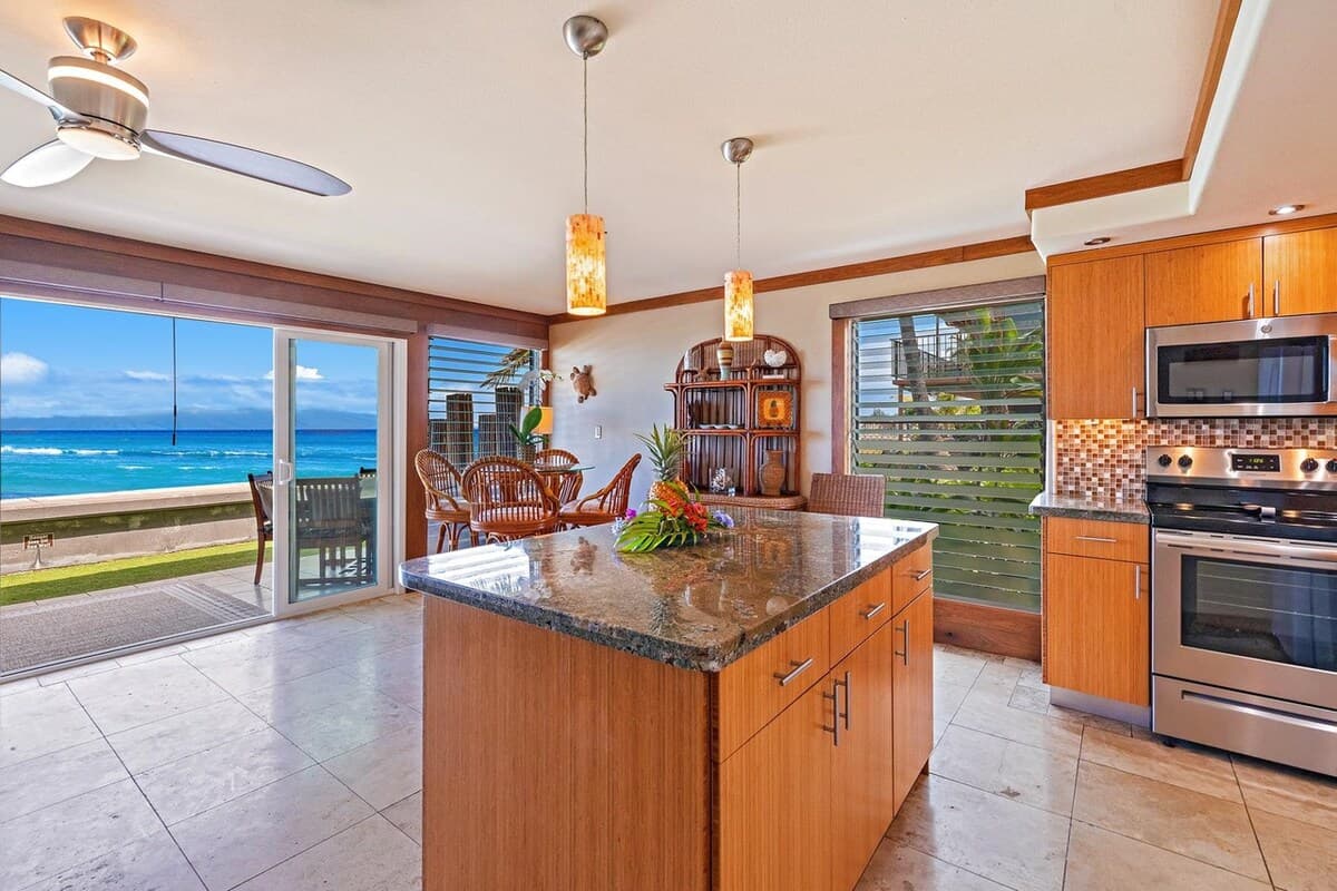 Aloha! 10 Steps to Ocean. Breathtaking Ocean Front - Photo 5