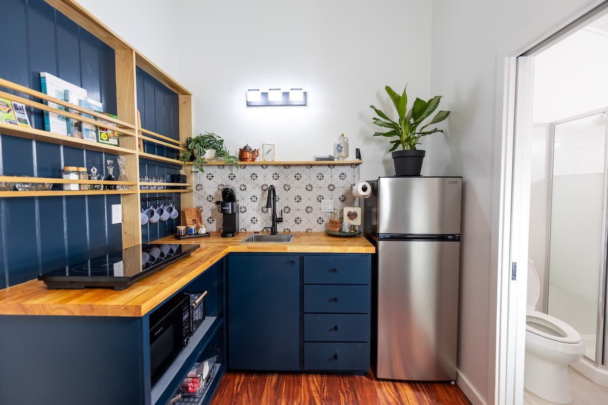 Guesthouse in Kailua-Kona · ★4.85 · 1 bedroom · 1 bed · 1 shared bath - Photo 1