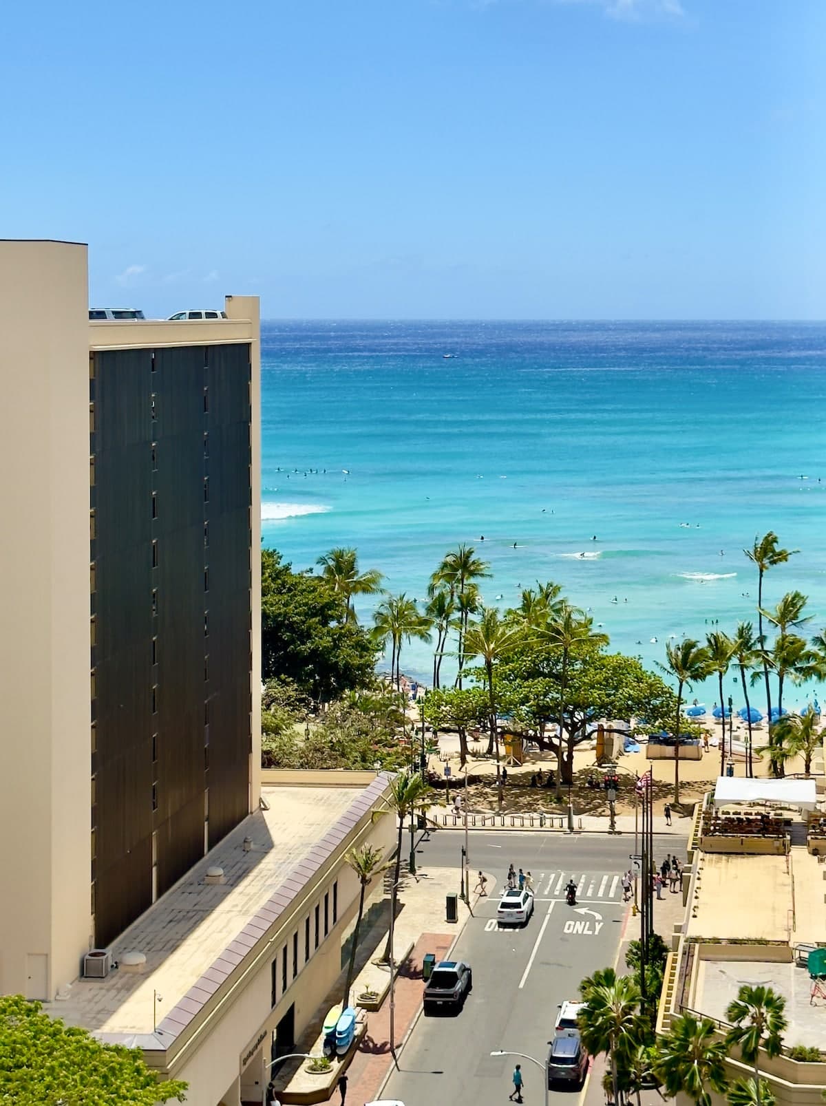 Condo in Honolulu · ★4.98 · 1 bedroom · 2 beds · 1 shared bath - Photo 5