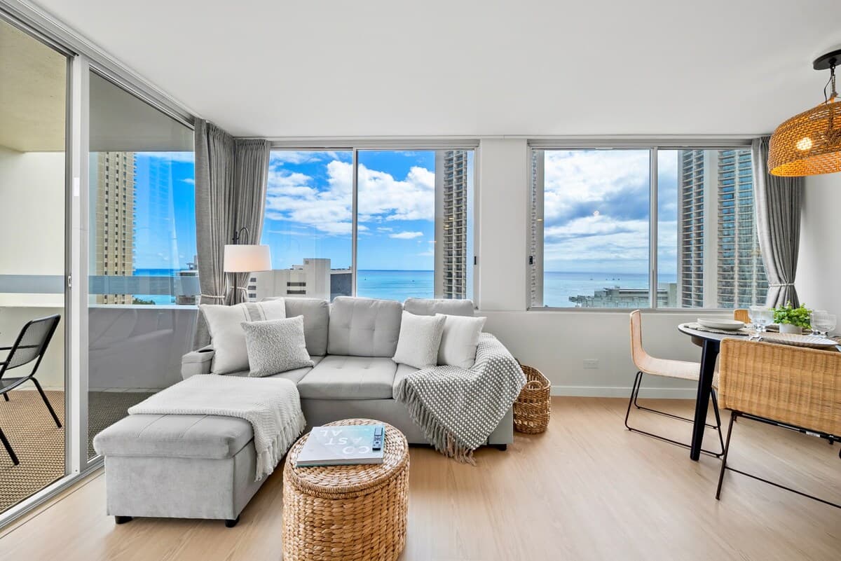 Condo in Honolulu · ★4.98 · 1 bedroom · 2 beds · 1 shared bath - Photo 2