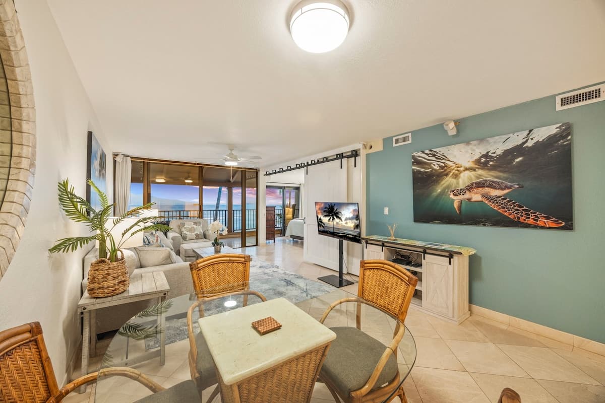 Condo in Wailuku · ★5.0 · 2 bedrooms · 3 beds · 2 baths - Photo 2