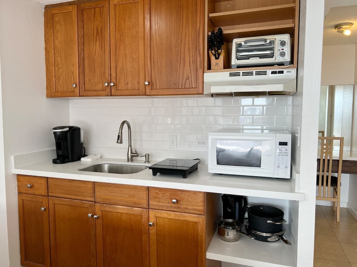 Waikiki 2BR/2Bath Suite + Catamaran Adventure - Photo 2