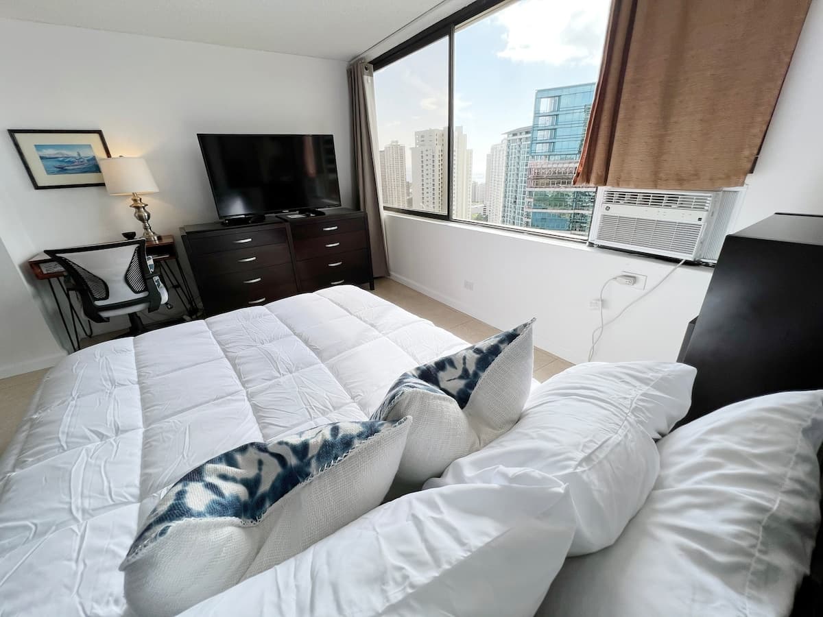 Waikiki 2BR/2Bath Suite + Catamaran Adventure - Photo 5